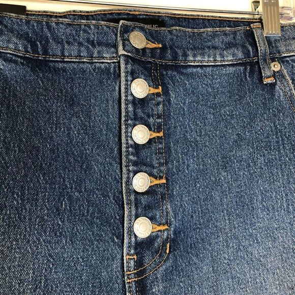 NEW Banana Republic Medium Wash Button Front Jean Shorts Size 18 NWT - Picture 4 of 14